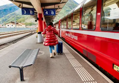 Jak przygotować się na podróż słynnym Czerwonym Pociągiem w Szwajcarii? Kompletny poradnik krok po kroku!